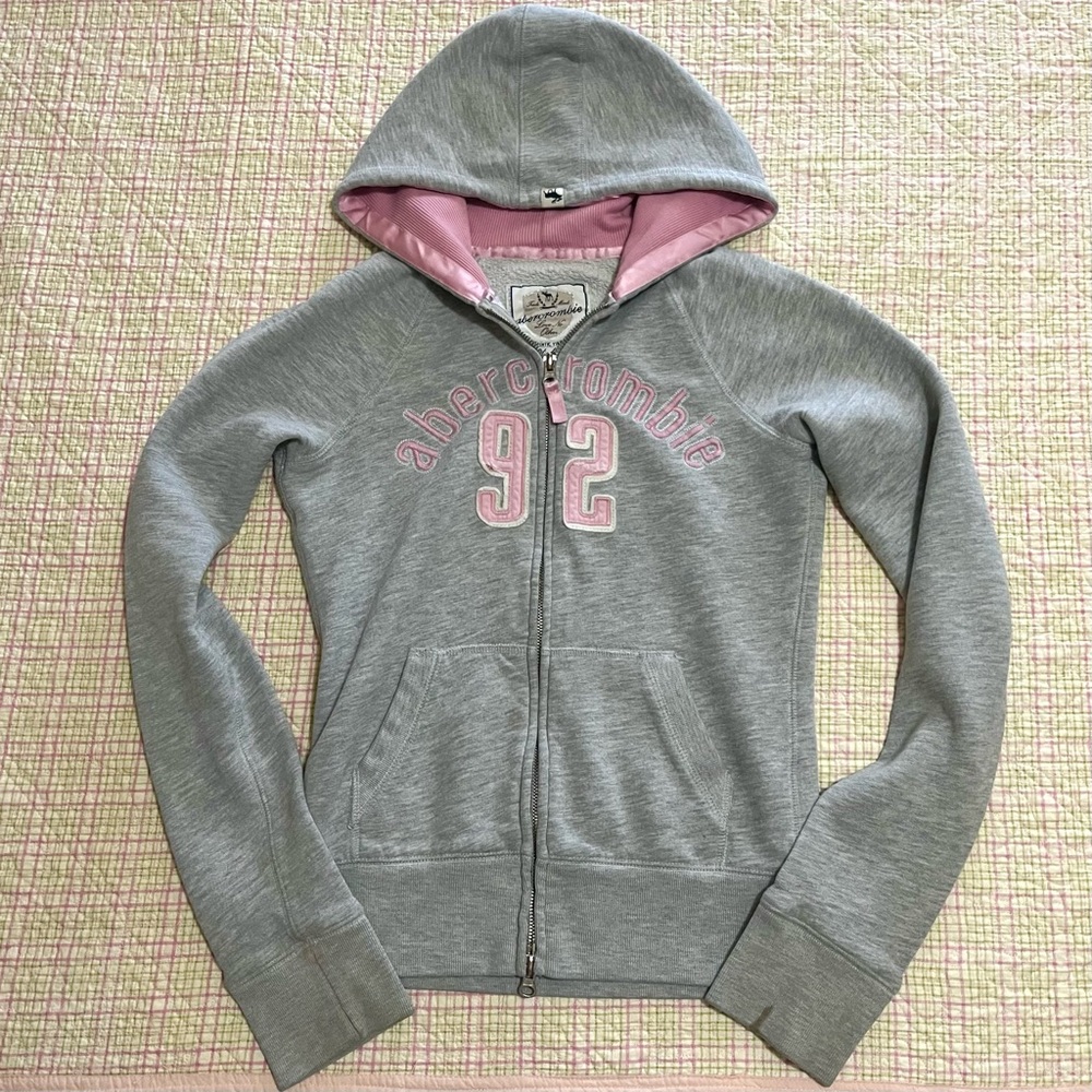 y2k Abercrombie and Fitch zip up hoodie
🦢🌸🩶